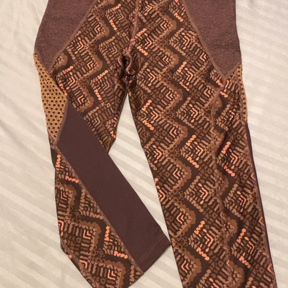 Maaji Leggings Brown/Orange Cropped Size Medium Preowned - Picture 4 of 8